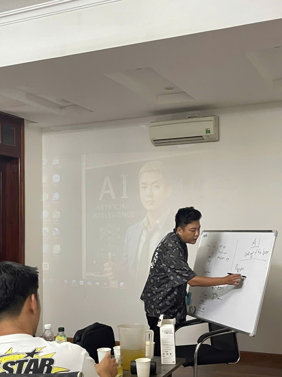 Linh Neo teaching artificial intelligence